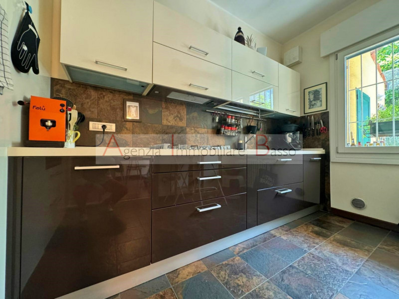 ZONA SACRA FAMIGLIA/CASTELFIDARDO – CASA INDIPENDENTE RISTRUTTURATA

Proponiamo in vendita una sp...