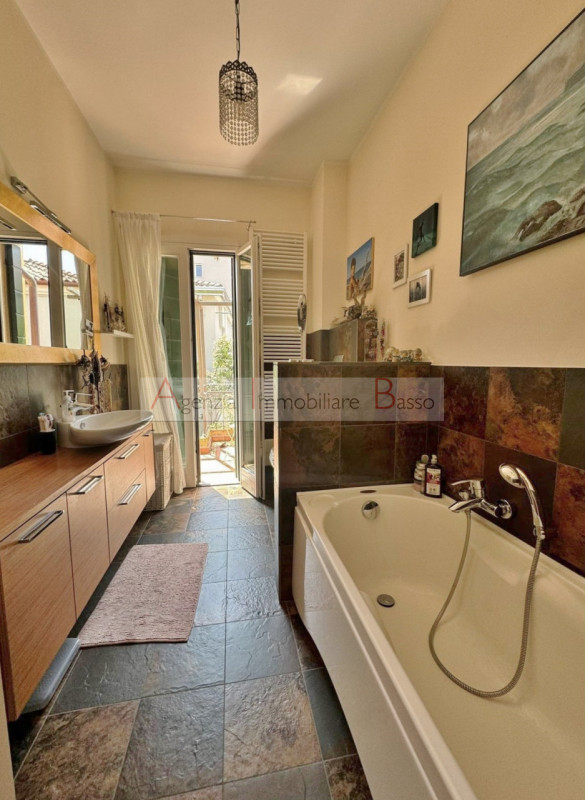 ZONA SACRA FAMIGLIA/CASTELFIDARDO – CASA INDIPENDENTE RISTRUTTURATA

Proponiamo in vendita una sp...