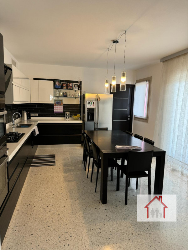 CASA SINGOLA CON AMPIO GIARDINO A SIGNORESSA
Proponiamo in esclusiva una casa singola situata nel...