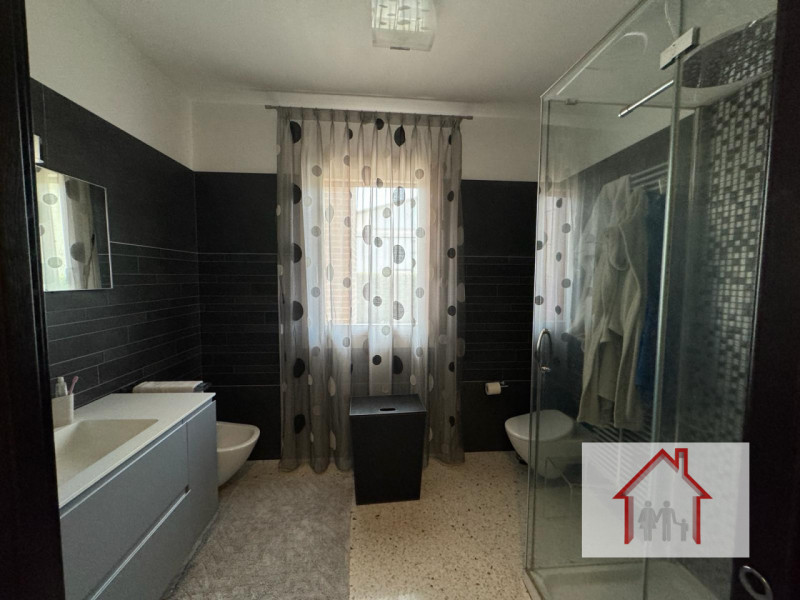 CASA SINGOLA CON AMPIO GIARDINO A SIGNORESSA

Proponiamo in esclusiva una casa singola situata ne...