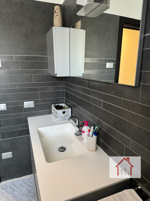 CASA SINGOLA CON AMPIO GIARDINO A SIGNORESSA

Proponiamo in esclusiva una casa singola situata ne...