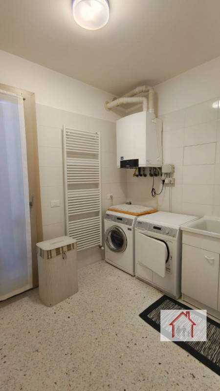 CASA SINGOLA CON AMPIO GIARDINO A SIGNORESSA

Proponiamo in esclusiva una casa singola situata ne...