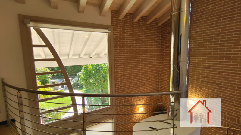 CASA SINGOLA CON AMPIO GIARDINO A SIGNORESSA

Proponiamo in esclusiva una casa singola situata ne...