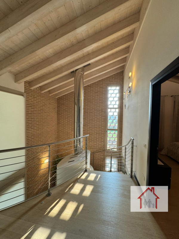 CASA SINGOLA CON AMPIO GIARDINO A SIGNORESSA

Proponiamo in esclusiva una casa singola situata ne...