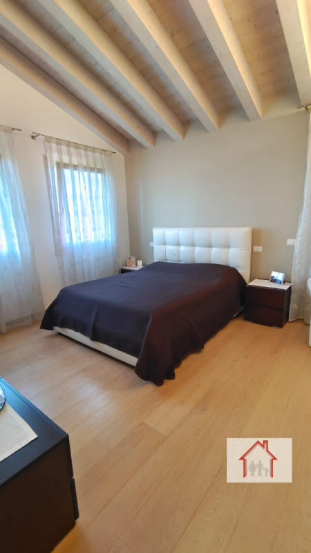 CASA SINGOLA CON AMPIO GIARDINO A SIGNORESSA

Proponiamo in esclusiva una casa singola situata ne...