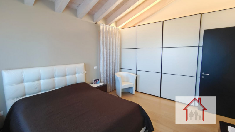 CASA SINGOLA CON AMPIO GIARDINO A SIGNORESSA

Proponiamo in esclusiva una casa singola situata ne...