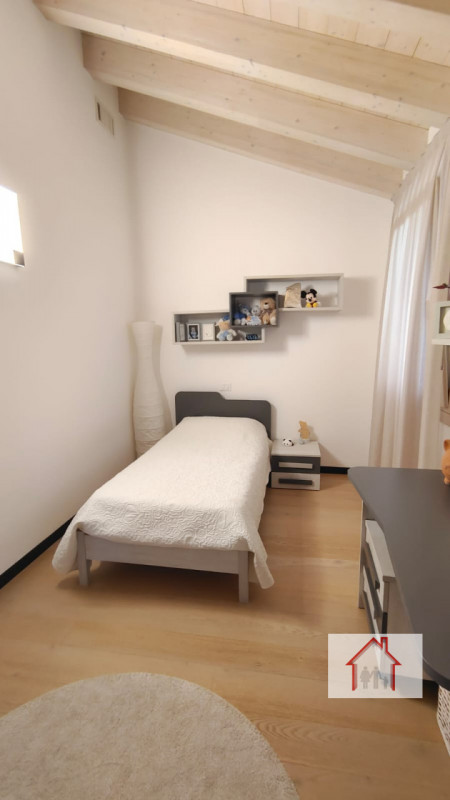 CASA SINGOLA CON AMPIO GIARDINO A SIGNORESSA

Proponiamo in esclusiva una casa singola situata ne...