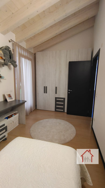 CASA SINGOLA CON AMPIO GIARDINO A SIGNORESSA

Proponiamo in esclusiva una casa singola situata ne...