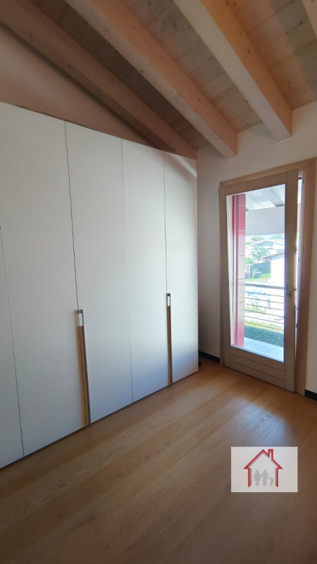 CASA SINGOLA CON AMPIO GIARDINO A SIGNORESSA

Proponiamo in esclusiva una casa singola situata ne...