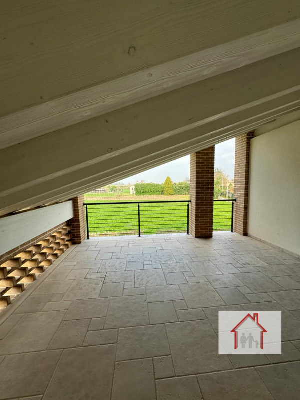 CASA SINGOLA CON AMPIO GIARDINO A SIGNORESSA

Proponiamo in esclusiva una casa singola situata ne...