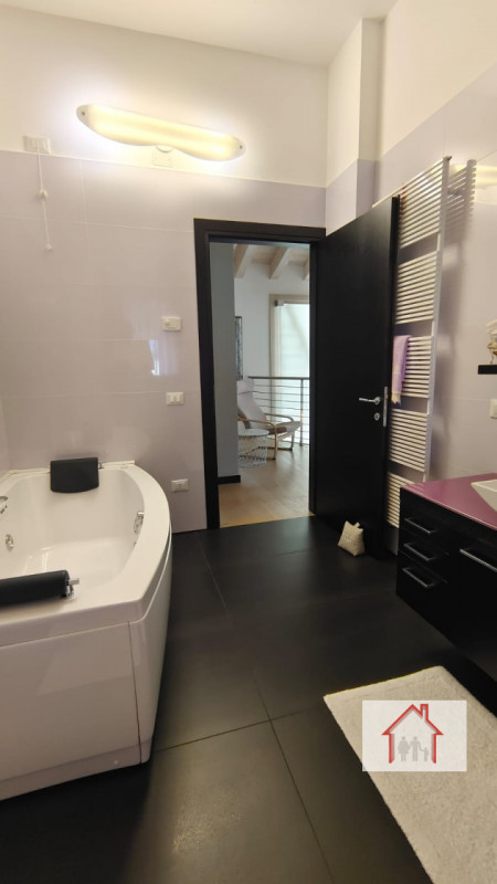 CASA SINGOLA CON AMPIO GIARDINO A SIGNORESSA

Proponiamo in esclusiva una casa singola situata ne...