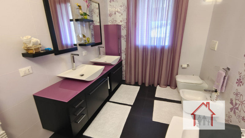 CASA SINGOLA CON AMPIO GIARDINO A SIGNORESSA

Proponiamo in esclusiva una casa singola situata ne...