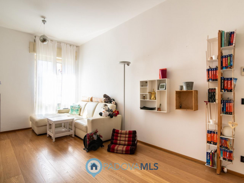 Immobile in esclusiva al Gruppo Padova MLS 

Appartamento in Vendita: Eleganza e Comfort nel Cuor...