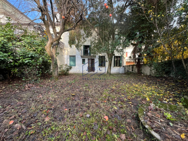 PONTE DI PIAVE - (TV) 
In una posizione centrale e comoda a tutti i servizi principali, proponiam...