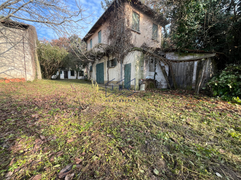 PONTE DI PIAVE - (TV) 
In una posizione centrale e comoda a tutti i servizi principali, proponiam...