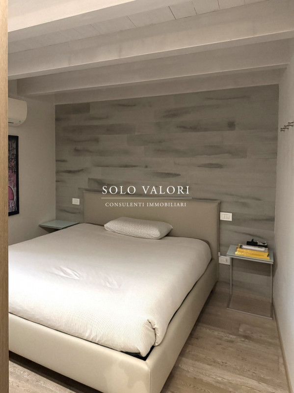 Rif. A907 (per info 388 9763854 Denisa - 392 6956333 Nada)

Nel cuore pulsante di Castelfranco Ve...