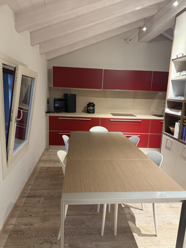 Rif. A907 (per info  392 6956333 Nada)

Nel cuore pulsante di Castelfranco Veneto, proponiamo in ...