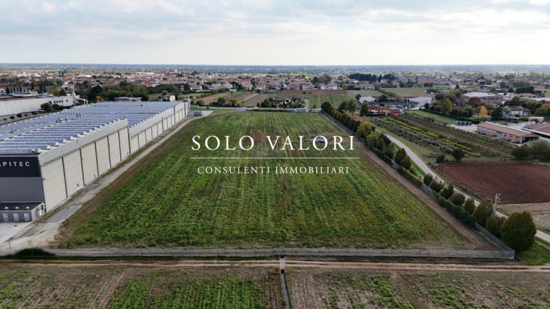 D223 - (Fabrizio - 393 1710719). Proponiamo a breve distanza da casello Pedemontana, capannone di...