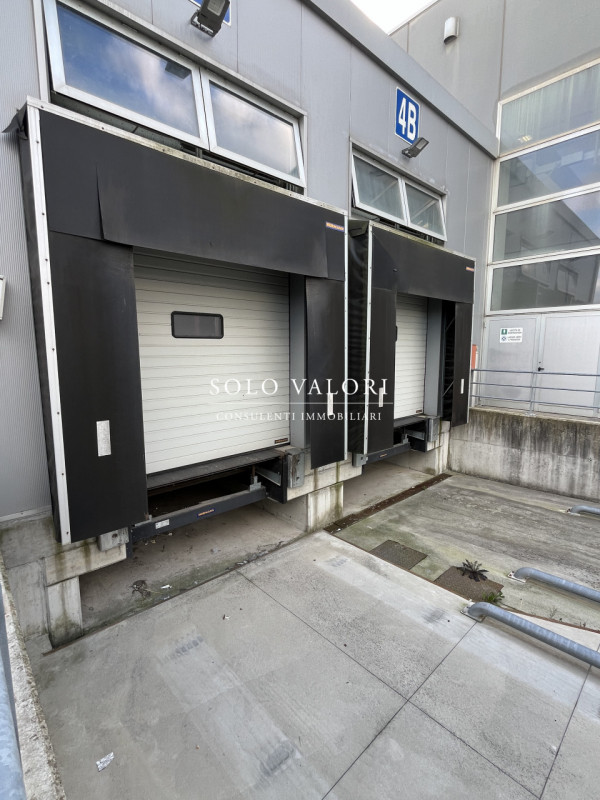 D223 - (Fabrizio - 393 1710719). Proponiamo a breve distanza da casello Pedemontana, capannone di...