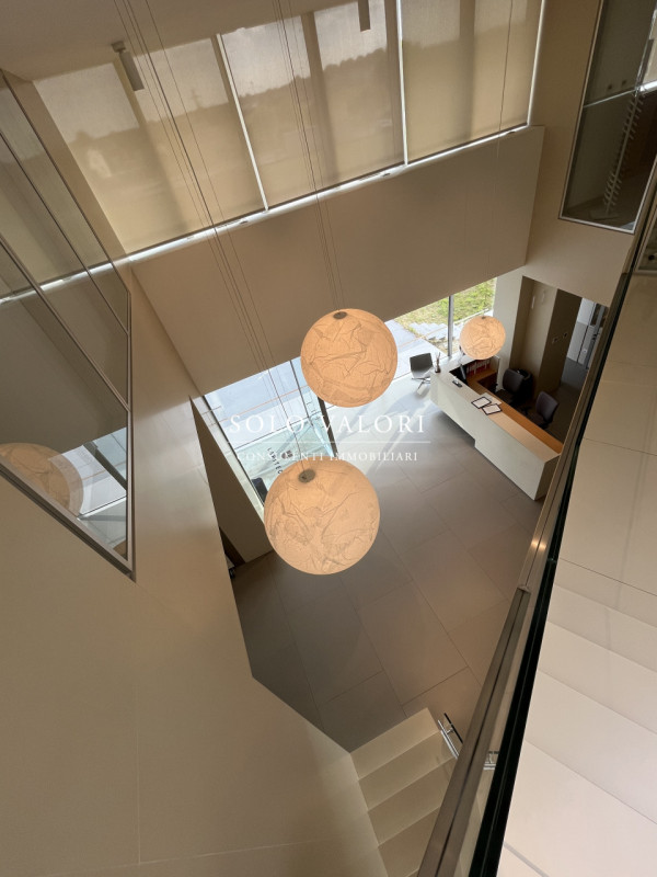 D223 - (Fabrizio - 393 1710719). Proponiamo a breve distanza da casello Pedemontana, capannone di...