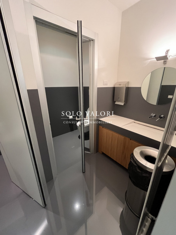 D223 - (Fabrizio - 393 1710719). Proponiamo a breve distanza da casello Pedemontana, capannone di...