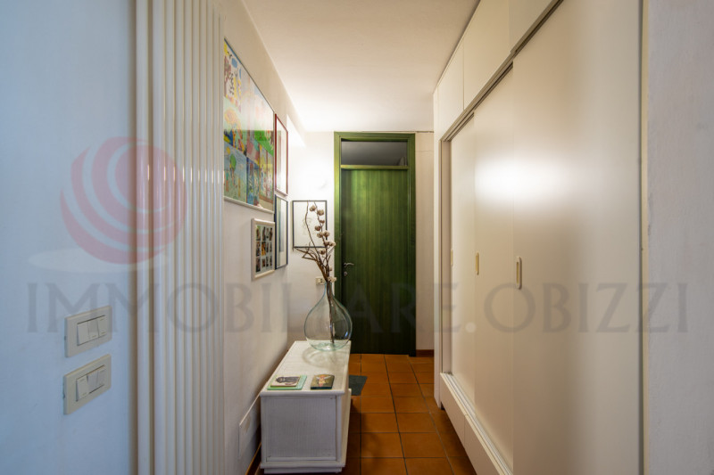 Proponiamo in vendita una splendida soluzione bifamiliare anni '90. 

La proprietà si sviluppa in...