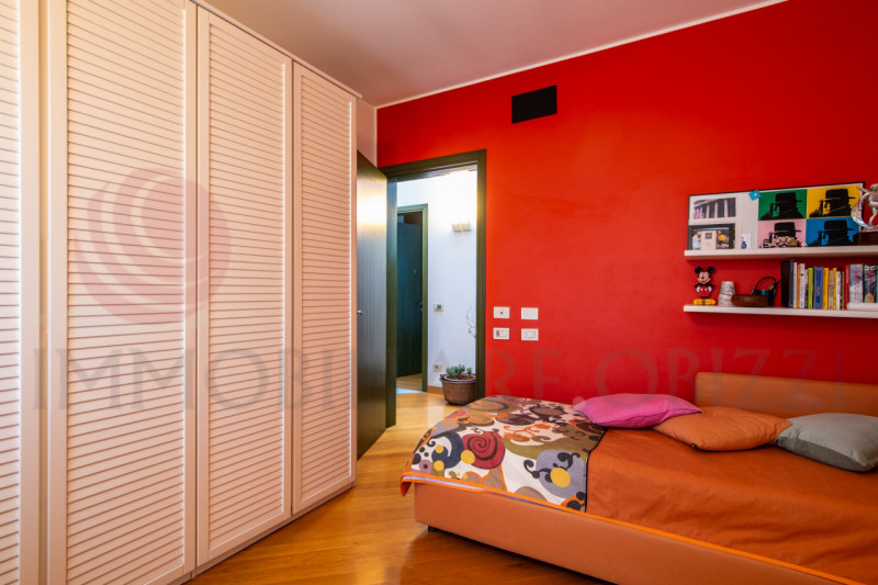 Proponiamo in vendita una splendida soluzione bifamiliare anni '90. 

La proprietà si sviluppa in...