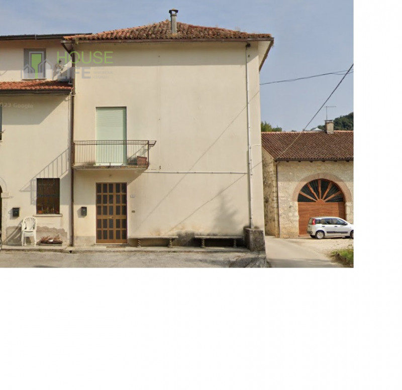 MONTE DI MALO – CAMPIPIANI: In posizione panoramica e tranquilla, all’interno della contrada cent...