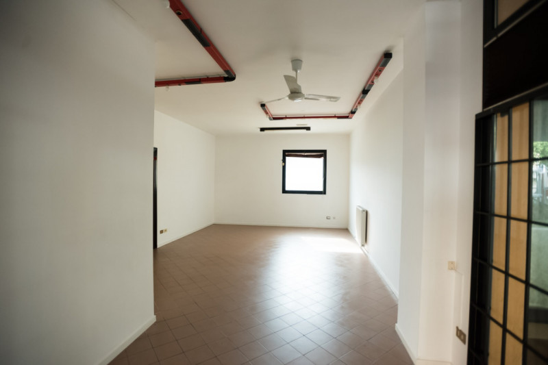 (Per INFO Monica 3482688677) In vendita, nel cuore della vivace zona di Mortise a Padova, proponi...