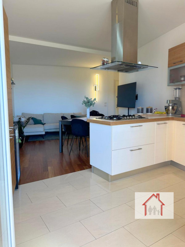 Rif: DA246 - X Info: Denis 3402540785
In vendita, proponiamo un raffinato appartamento situato al...