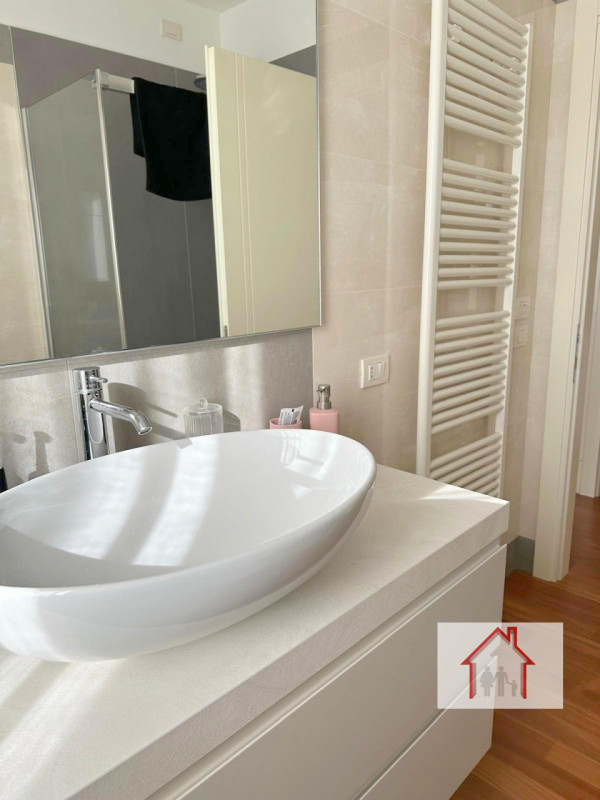 Rif: DA246 - X Info: Denis 3402540785
In vendita, proponiamo un raffinato appartamento situato al...