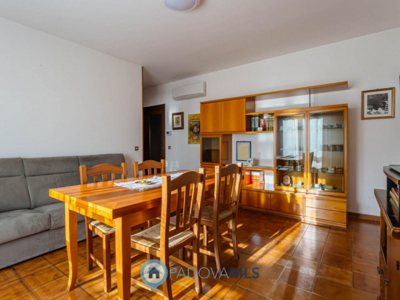 Immobile in esclusiva al Gruppo Padova MLS
Nel centro di Agna, all’interno di una piccola palazzi...