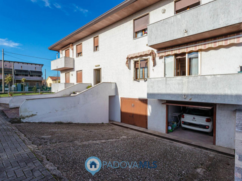 Immobile in esclusiva al Gruppo Padova MLS
Nel centro di Agna, all’interno di una piccola palazzi...