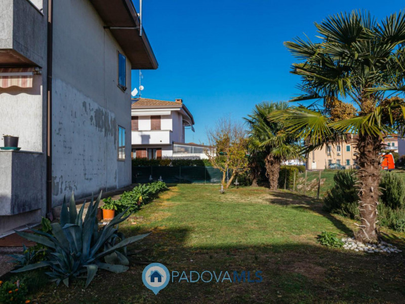 Immobile in esclusiva al Gruppo Padova MLS
Nel centro di Agna, all’interno di una piccola palazzi...