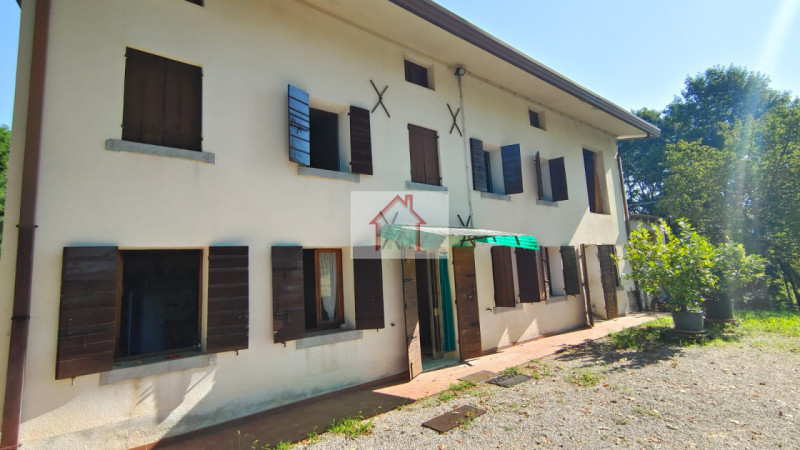 RUSTICO SINGOLO CARATTERISTICO NEL MONTELLO

Proponiamo in vendita un rustico singolo caratterist...