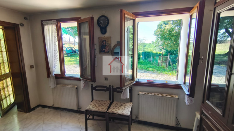 RUSTICO SINGOLO CARATTERISTICO NEL MONTELLO

Proponiamo in vendita un rustico singolo caratterist...