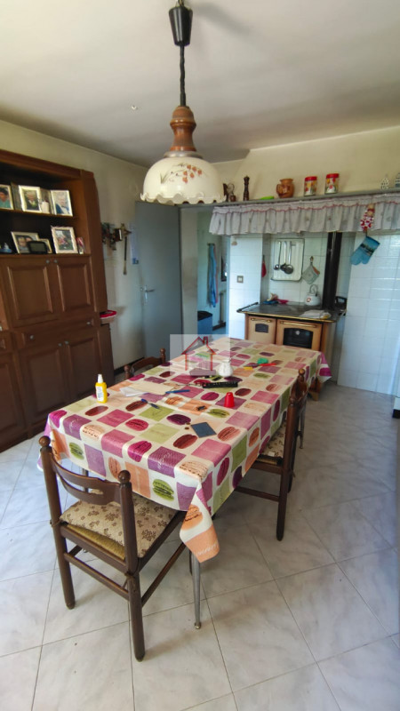 RUSTICO SINGOLO CARATTERISTICO NEL MONTELLO

Proponiamo in vendita un rustico singolo caratterist...