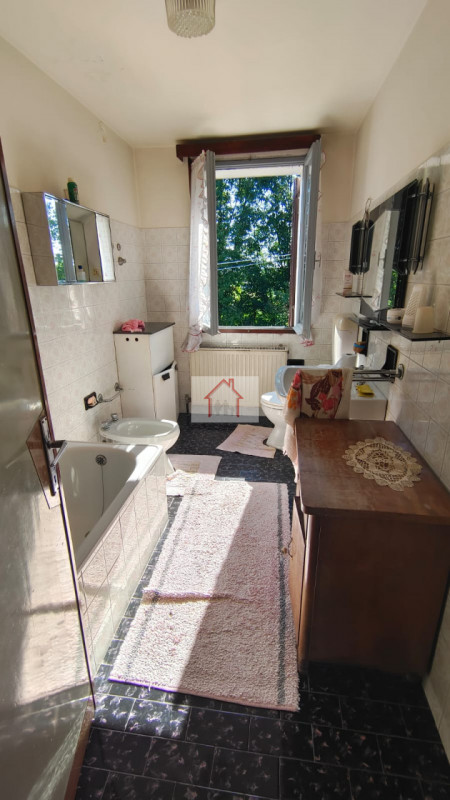 RUSTICO SINGOLO CARATTERISTICO NEL MONTELLO

Proponiamo in vendita un rustico singolo caratterist...