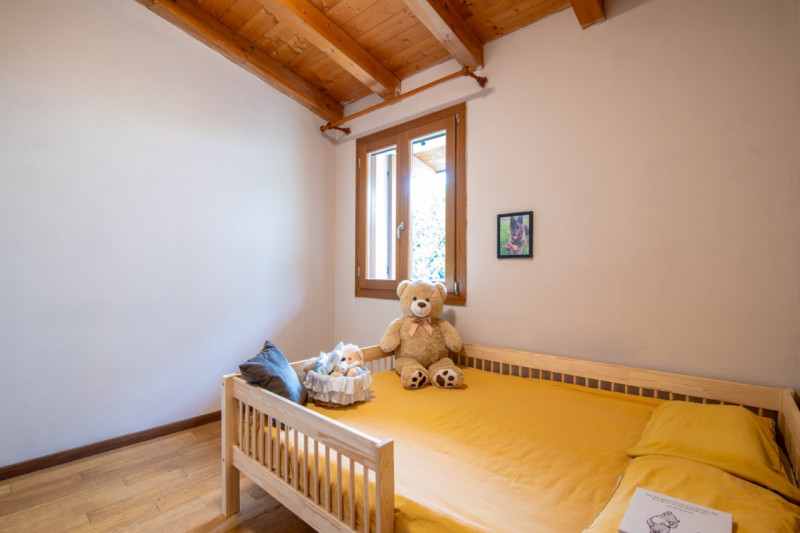 Abano Terme, nella zona più verdeggiante del quartiere San Lorenzo e con comodo collegamento all'...