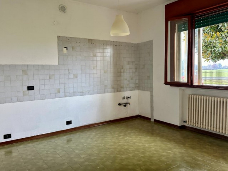 Ad Abano Terme, nella tranquilla e verdeggiante zona del quartiere San Lorenzo, comodamente colle...