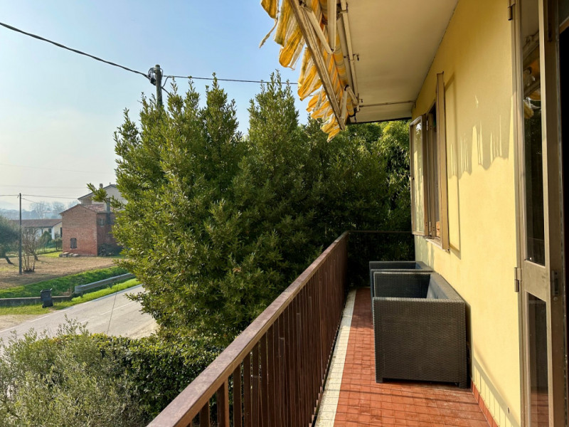 Ad Abano Terme, nella tranquilla e verdeggiante zona del quartiere San Lorenzo, comodamente colle...