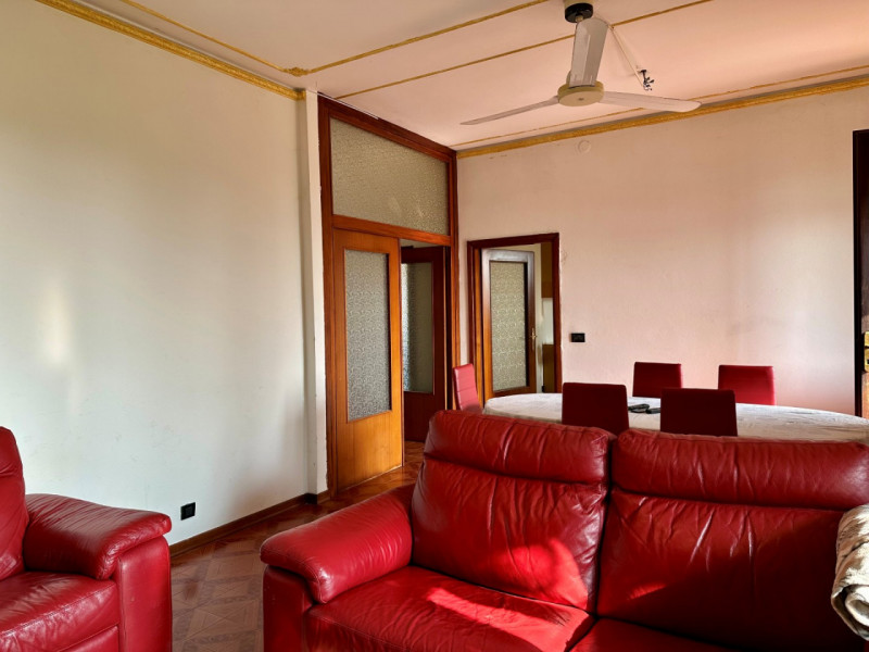 Ad Abano Terme, nella tranquilla e verdeggiante zona del quartiere San Lorenzo, comodamente colle...