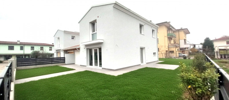 In una delle zone più ricercate di Camisano Vicentino, nella tranquilla e servita località di San...