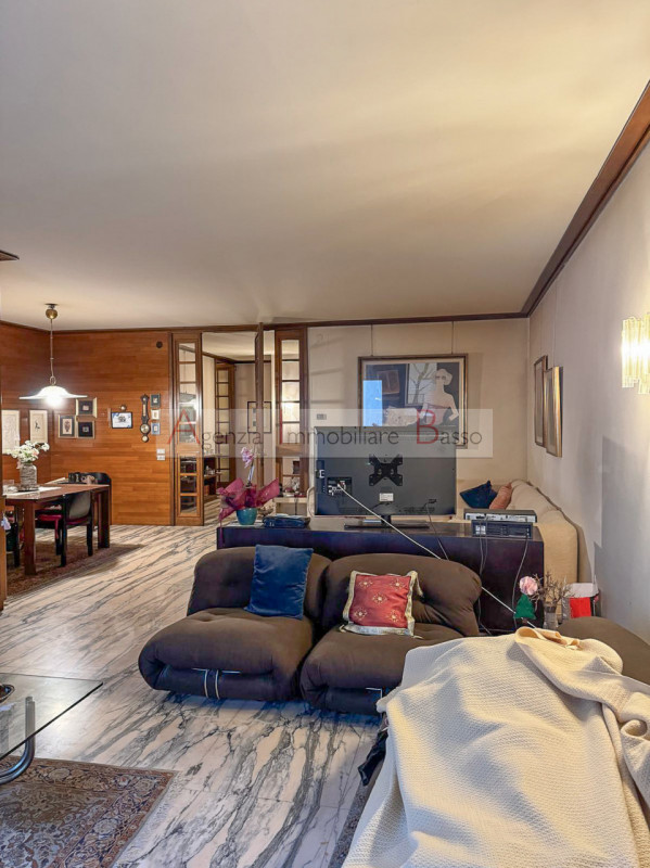 CENTRALISSIMO – APPARTAMENTO DI RAPPRESENTANZA IN PALAZZO SIGNORILE

Nel cuore della città, all’i...