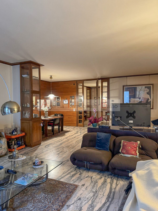 CENTRALISSIMO – APPARTAMENTO DI RAPPRESENTANZA IN PALAZZO SIGNORILE

Nel cuore della città, all’i...