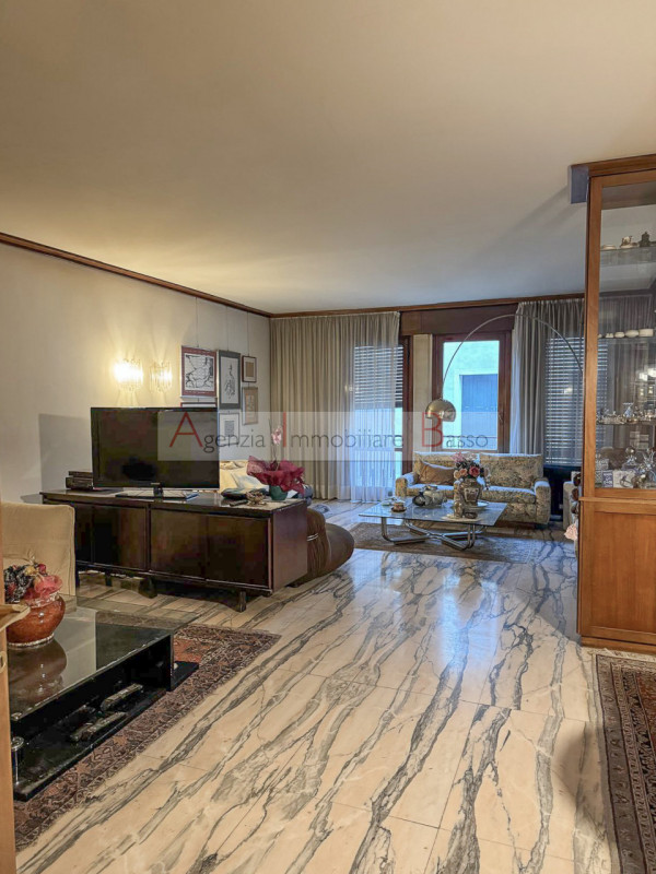 CENTRALISSIMO – APPARTAMENTO DI RAPPRESENTANZA IN PALAZZO SIGNORILE

Nel cuore della città, all’i...