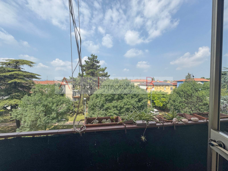 ZONA GUIZZA – Ultimo piano con vista aperta sul verde 
In una piccola palazzina e in zona tranqui...