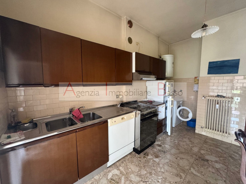 ZONA GUIZZA – Ultimo piano con vista aperta sul verde 
In una piccola palazzina e in zona tranqui...