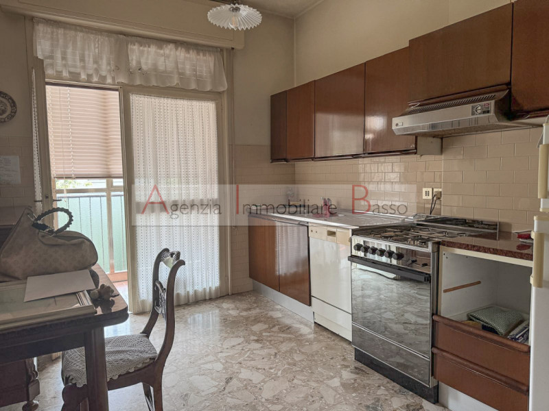 ZONA GUIZZA – Ultimo piano con vista aperta sul verde 
In una piccola palazzina e in zona tranqui...