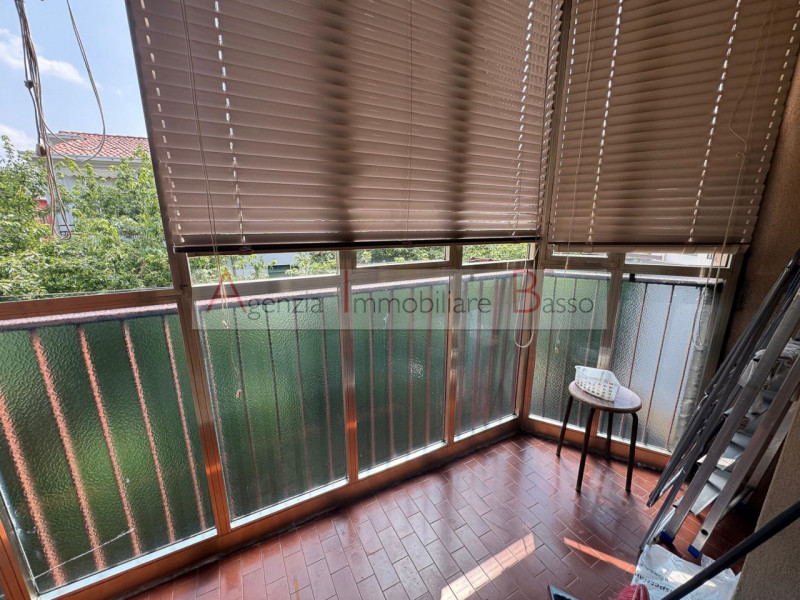 ZONA GUIZZA – Ultimo piano con vista aperta sul verde 
In una piccola palazzina e in zona tranqui...